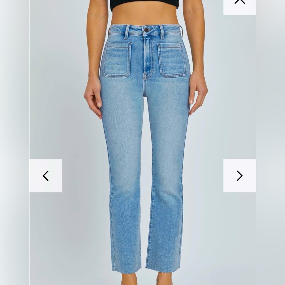 NWT Hidden Happi Light Wash Front Pocket Stretch Crop Flare Jean